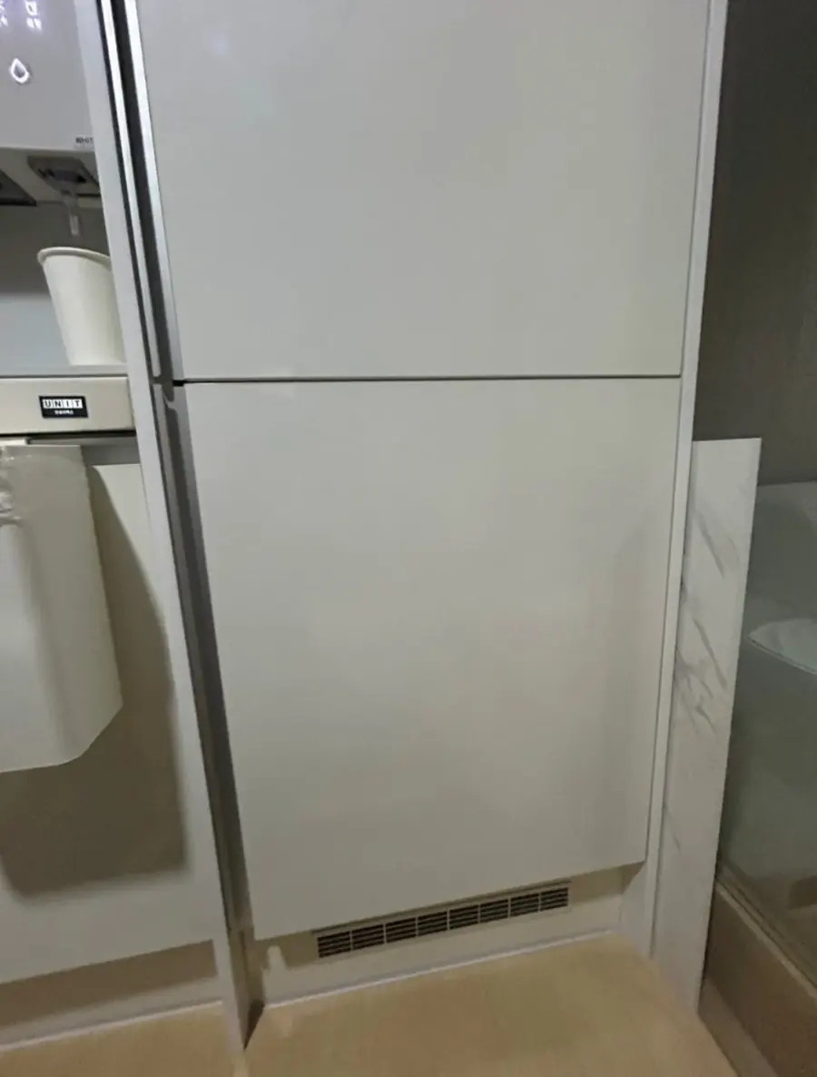 빌트인냉장고 수리 도어 패널 하단 환기구와 정렬 상태